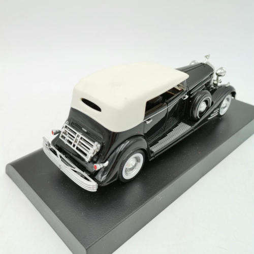 Models - Signature models 1933 Cadillac Fleetwood die-cast model car